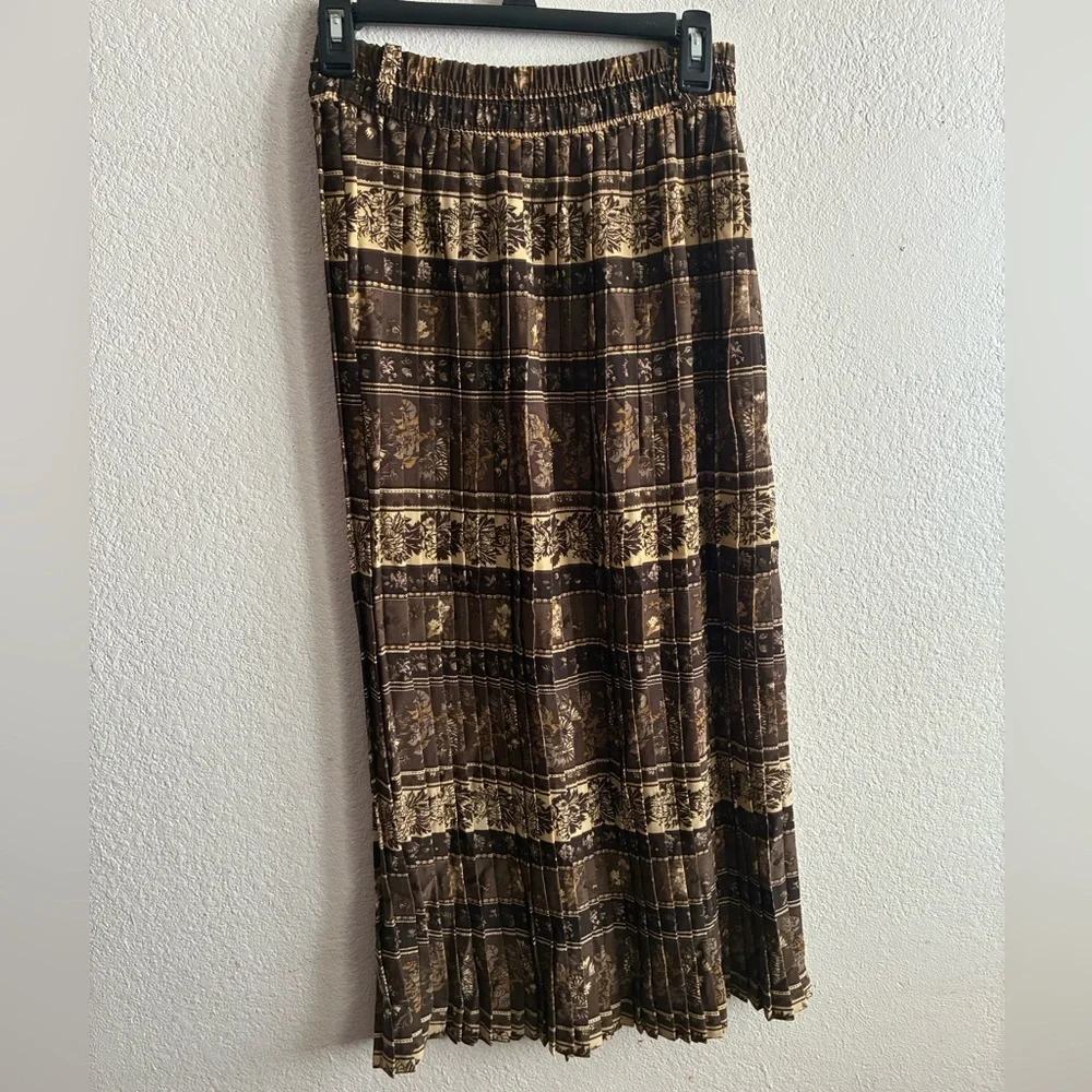 Korean Retro Women's High Waisted Pleated A-line Long Skirt - Picture 7 of 13